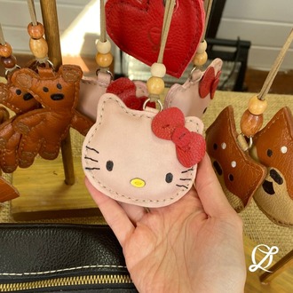El Yapımı %100 Deri Pembe Kedi Charm – Çanta Süsü & Anahtarlık
