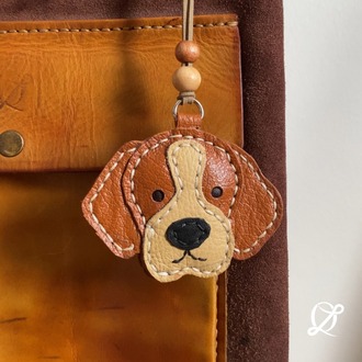 Minik Dost: El Yapımı %100 Deri Köpek Şeklinde Charm – Çanta Süsü & Anahtarlık