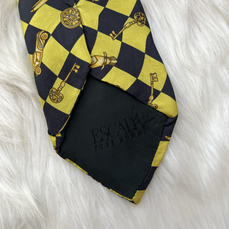 Escada tie