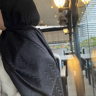 İpeksi Siyah Jakarlı Şal