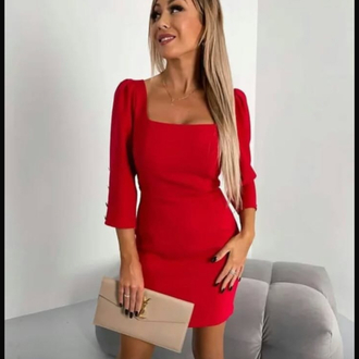 Kırmızı elbise 