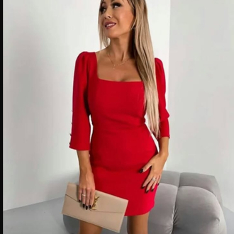 Kırmızı elbise 