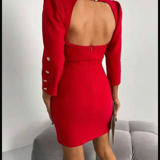 Kırmızı elbise 