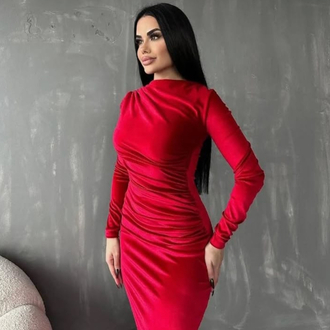 Kırmızı elbise 