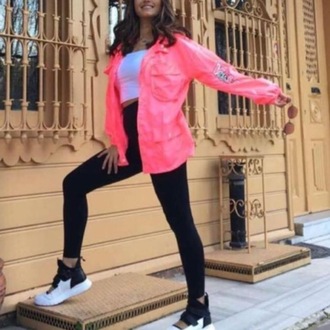 Pembe neon yağmurluk