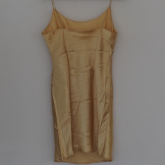 Ayla Dümer Özel Dikim Altın Saten Slip Elbise – Minimalist & Şık Tasarım – Tek Parça