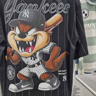Yankees Street Oversize Tişört – Siyah Çizgili Tasarım Unisex
