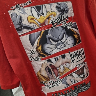 Looney Tunes Oversize Kırmızı Tişört – Daffy Duck & Bugs Bunny Baskılı Streetwear