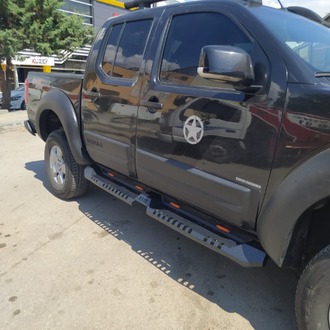 Nissan Navara D40 Uyumlu Lazer Kesim Çelik Yan Basamak Kareli Model