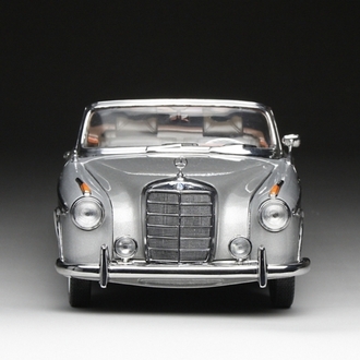 1/18 Sunstar 1960 Mercedes-Benz 220 SE 220SE Cabriolet (Silver Grey)