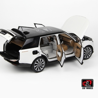 1:18 LCD Model 2022 Land Rover Range Rover SV