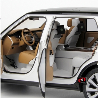1:18 LCD Model 2022 Land Rover Range Rover SV