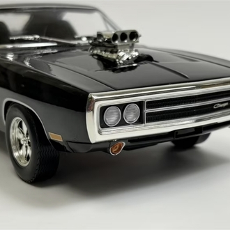 1:18 GREENLIGHT 1970 DODGE CHARGER WITH BLOWN ENGiNE