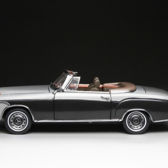 1/18 Sunstar 1960 Mercedes-Benz 220 SE 220SE Cabriolet (Silver Grey)