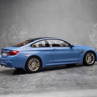 1:18 Paragon 2014 BMW M4 F82