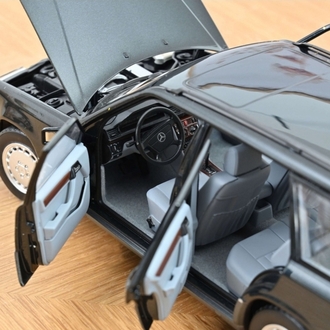 1:18 NOREV 1990 MERCEDES BENZ 300D T MODEL BLUE-BLACK