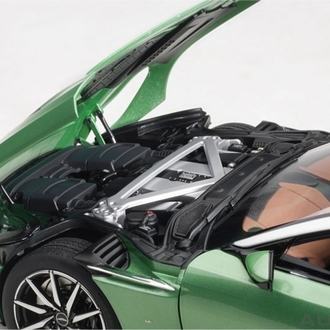 1/18 AUTOart Aston Martin DB11 (Apple Tree Green)