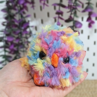 renkli peluş kuş