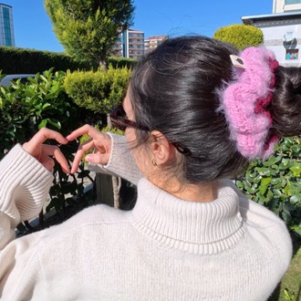 Vita • scrunchie