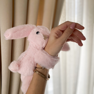Sarılan İsimli Pembe Tavşan 