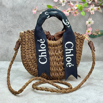Chloe 