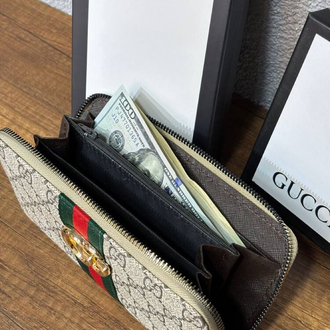 Gucci cüzdan