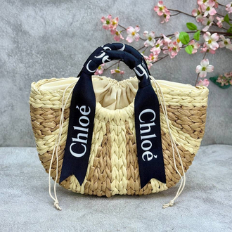 Chloe 