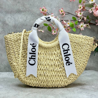 Chloe 