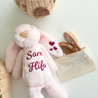 Pembe İsimli Tavşan /  Tarak / Fırça / Kese Seti
