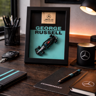 Mercedes F1 2025 George Russell Temalı Ahşap Çerçeve Dekor – Masa & Ofis Aksesuarı