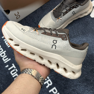 On Running Cloudtilt “Brown Orange”
