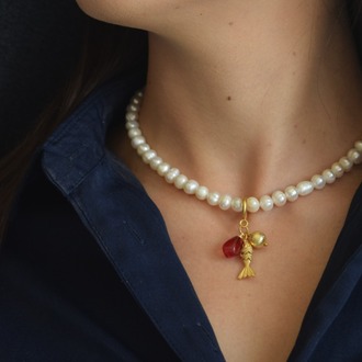 Mini Charm'lı Sıralı İnci Kolye