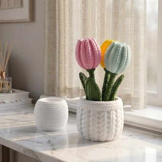 Örme Desenli Lale ve Papatya Saksı – Dekoratif & Şık Çiçek Saksısı