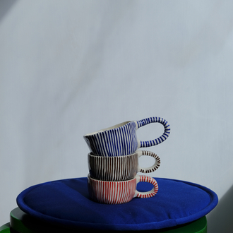 Kahverengi çizgili stoneware smile mug