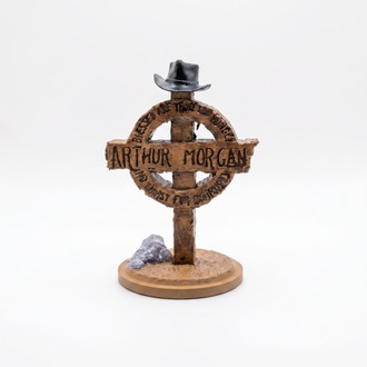 Arthur Morgan Western Masaüstü Dekor – PLA Taban & Reçine Şapkalı Diorama