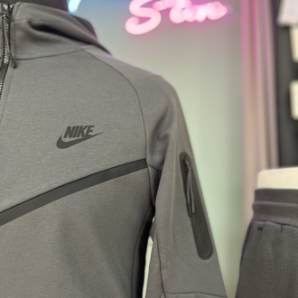 Nike Tech Gri Kapusonlu Esorfman Takimi – Erkek Spor Giyim