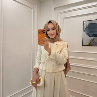 YAKA DETAYLI ETEKLİ TAKIM