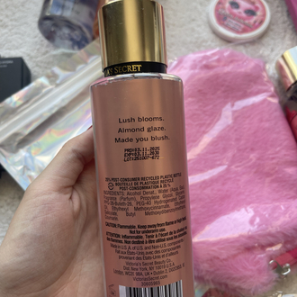 vs bodymist velvet petals