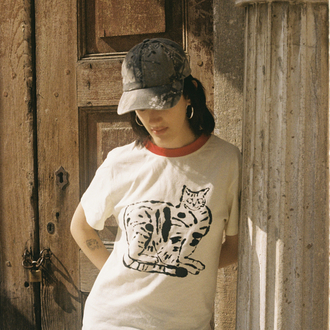 Oturaklı Kedi Tshirt