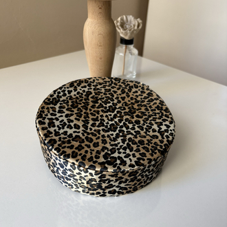 Saten Leopar Kep