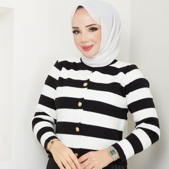 Etek Üstü Düğme Detaylı Çizgili Triko Hırka - Siyah