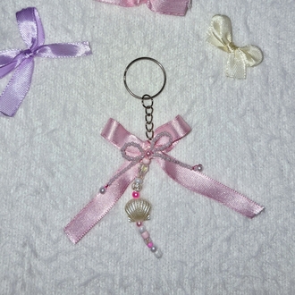 pinkie ribbon flake