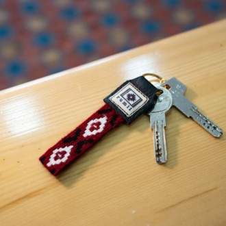 Göz Motifli El Dokuması Kilim Anahtarlık (Bordo)