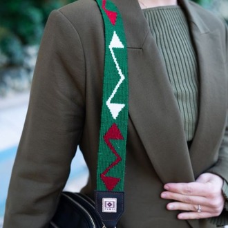 Çengel Motifli El Dokuması Kilim Askı – Yeşil Zemin