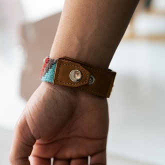 Su Yolu Bordür Motifli El Dokuması Kilim Bileklik – Çok Renkli