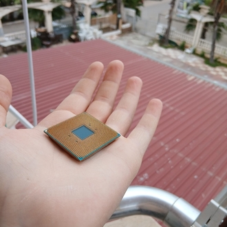 AMD RYZEN 5 2600X