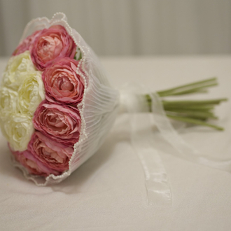 Toz Pembe & Beyaz Marka El Buketi – Premium Yapay Çiçeklerden