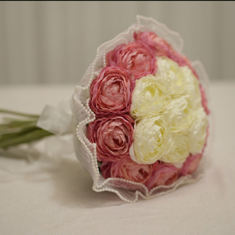 Toz Pembe & Beyaz Marka El Buketi – Premium Yapay Çiçeklerden