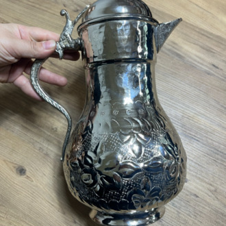 Çiçek Desenli Kapaklı Bakır Sürahi 