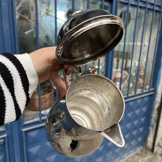 Üzüm Desenli Kapaklı Bakır Sürahi
